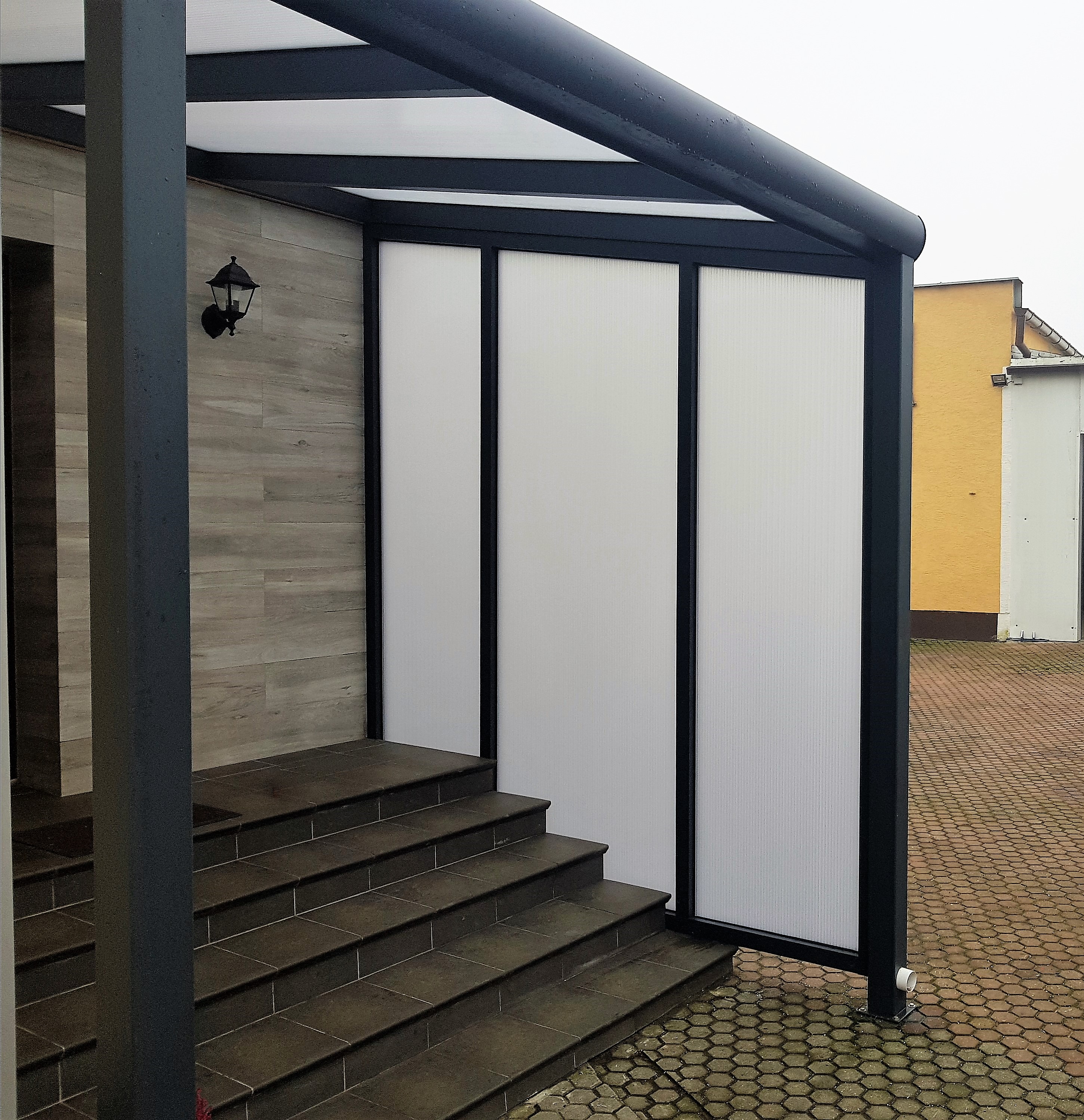 zadaszenie nad wejściem do domu_1